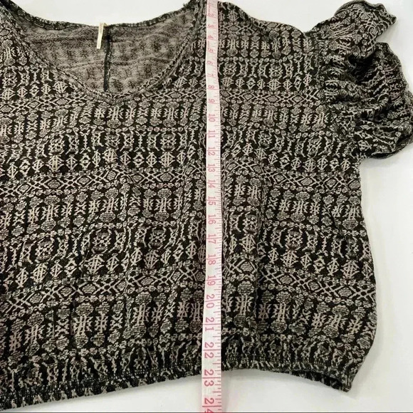 Free People Black Taupe‎ Cotton Knit Comfy Short Top Ruffle Sleeves size L - Picture 10 of 11